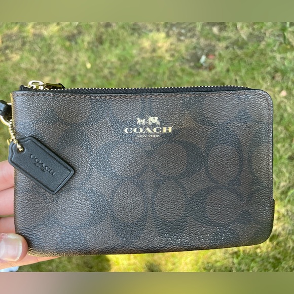 Coach wristlet - Picture 2 of 5